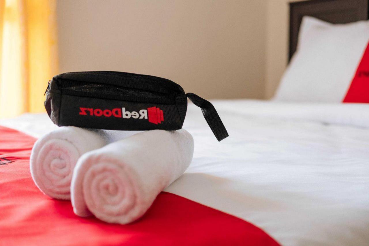 Hotel RedDoorz @ Jalan Brigjend Katamso Medan 2 Zewnętrze zdjęcie