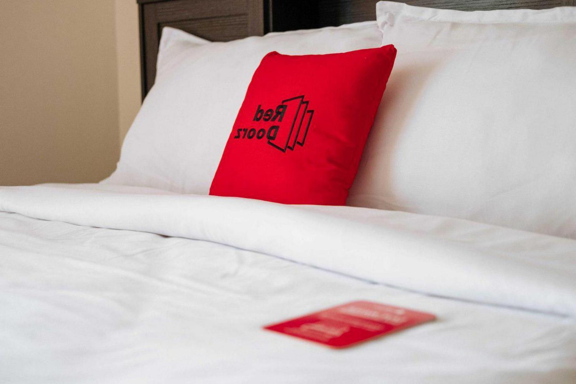 Hotel RedDoorz @ Jalan Brigjend Katamso Medan 2 Zewnętrze zdjęcie