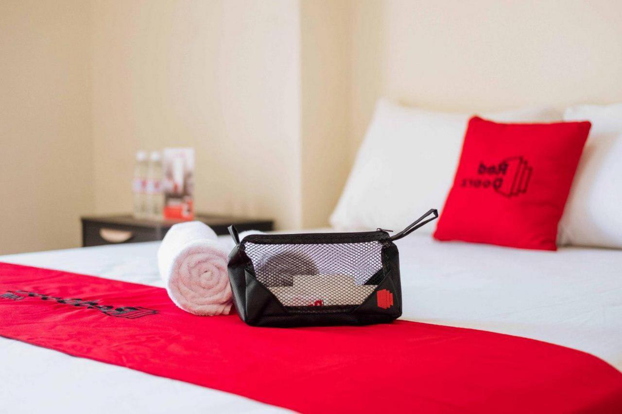 Hotel RedDoorz @ Jalan Brigjend Katamso Medan 2 Zewnętrze zdjęcie