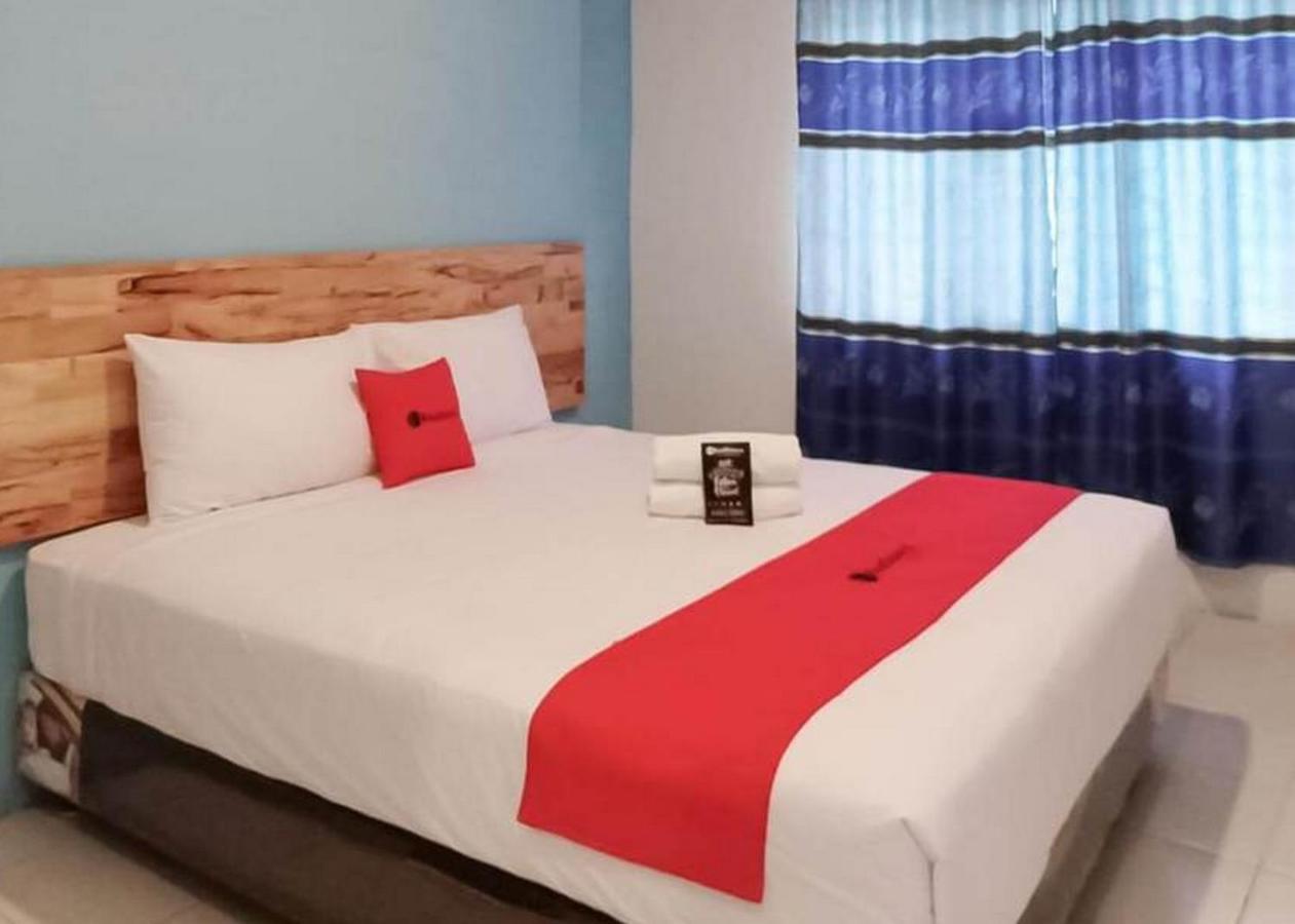 Hotel RedDoorz @ Jalan Brigjend Katamso Medan 2 Zewnętrze zdjęcie